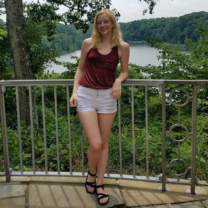 Meet your Posher, Elizabeth